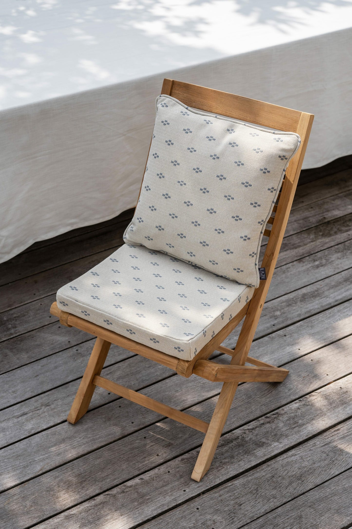 LAZE sierkussen 'Clover' beige met blauw - diverse maten