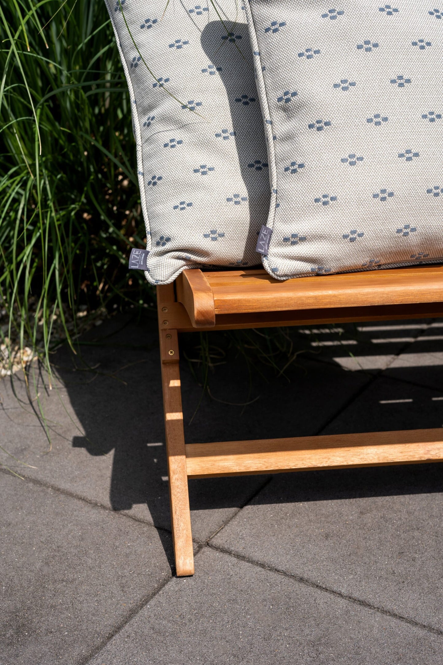 LAZE sierkussen 'Clover' beige met blauw - diverse maten