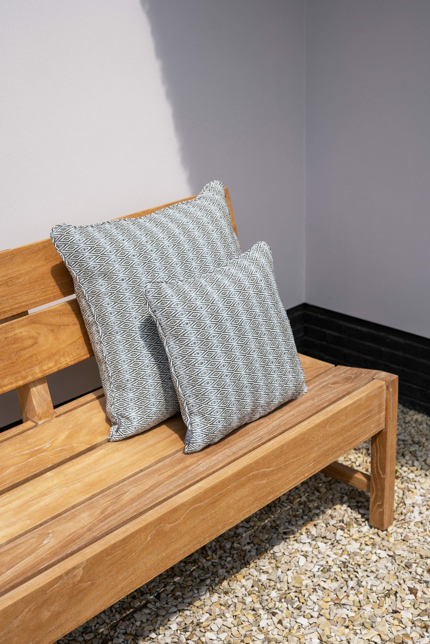 LAZE sierkussen 'Diamond' donker grijs en blauw - diverse maten