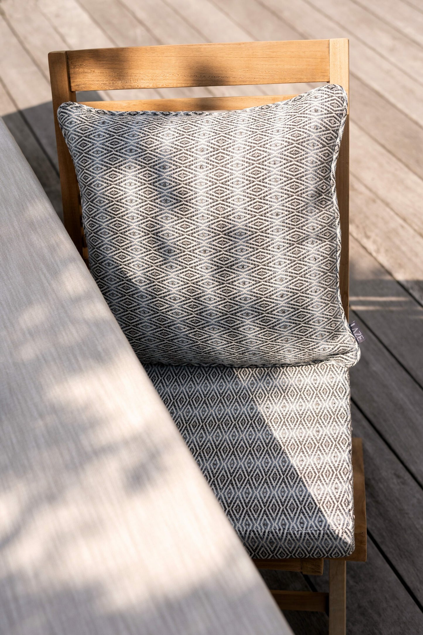 LAZE sierkussen 'Diamond' donker grijs en blauw - diverse maten