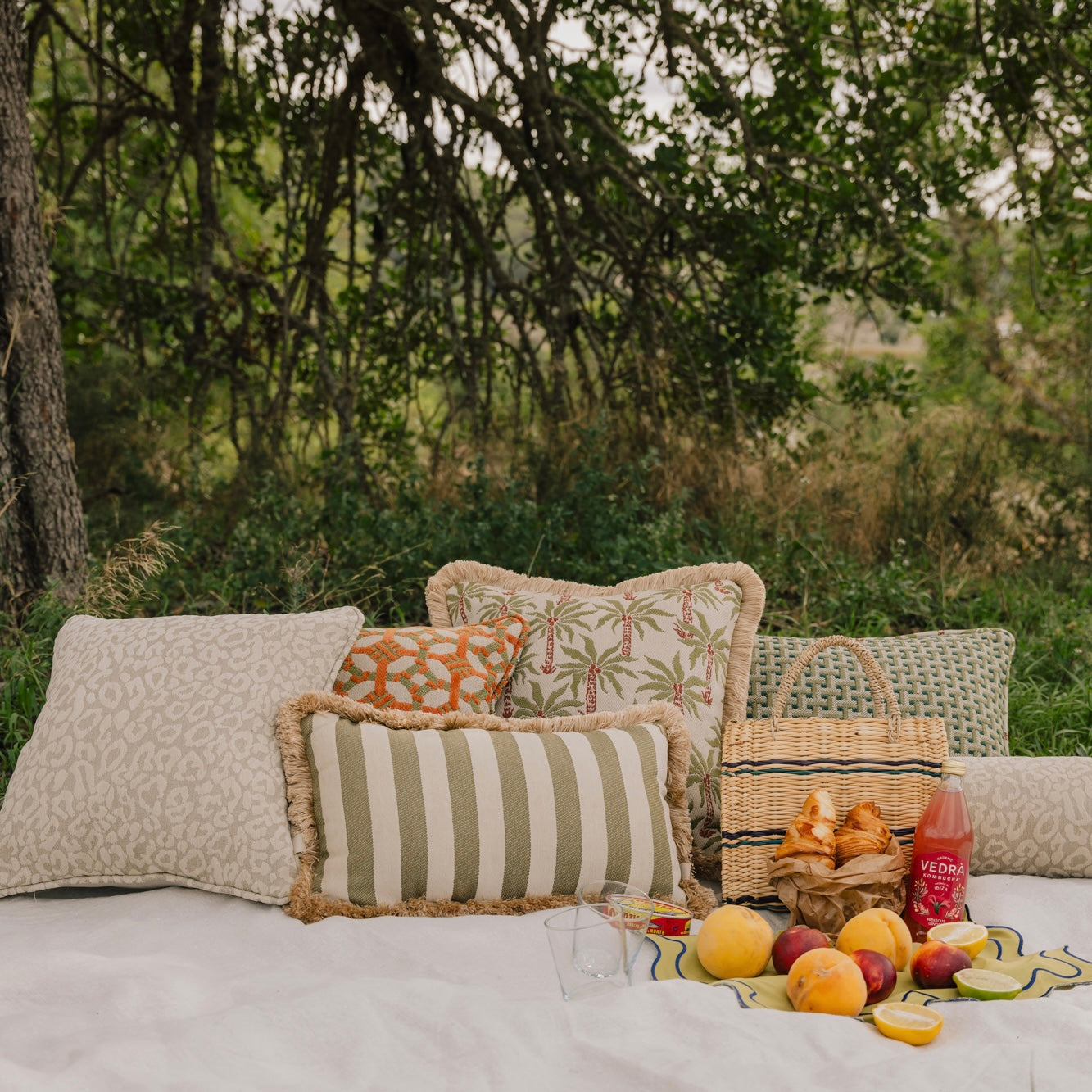 Cushion Jackie Olive & Ecru