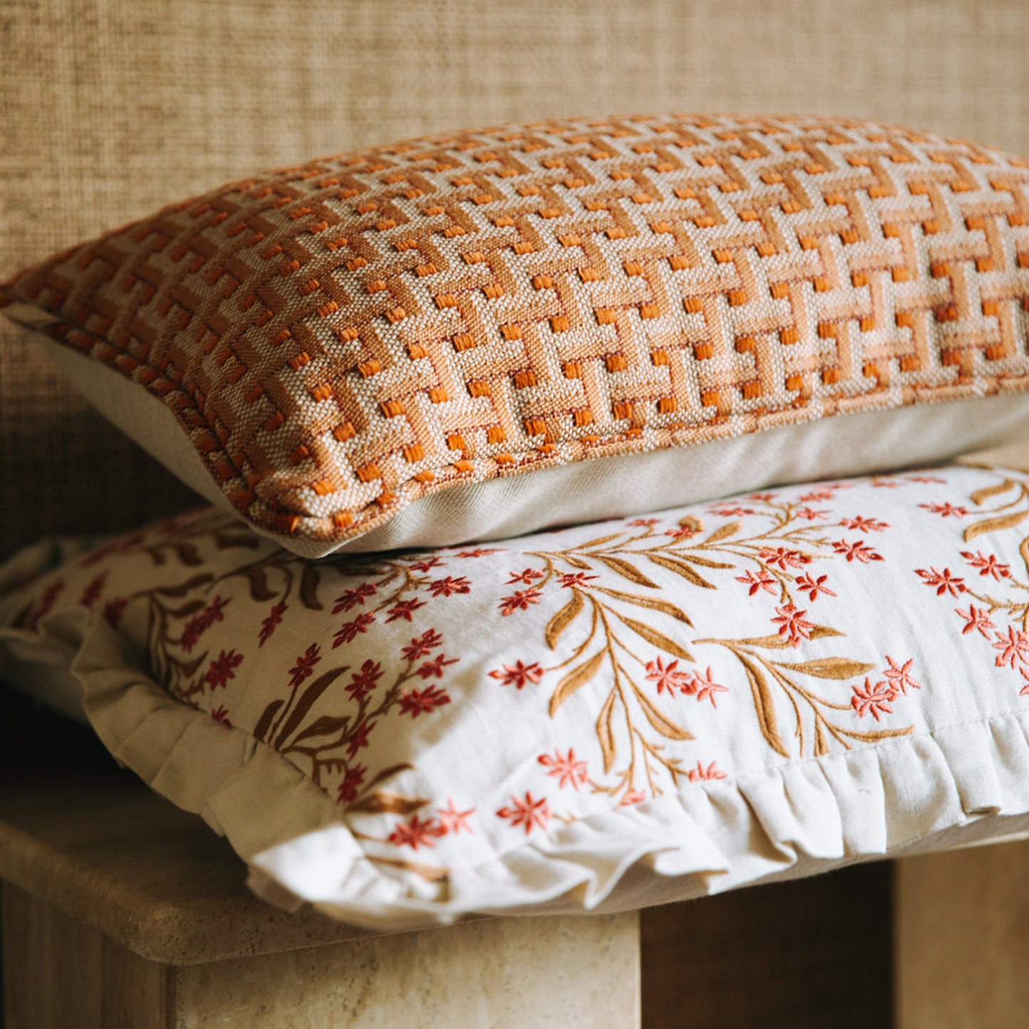 Cushion Audrey Coral & Ecru